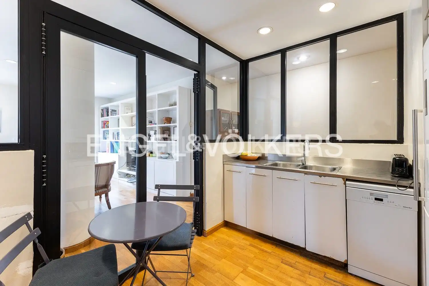 Kitchen of Flat for sale in Valencia  with Air Conditioner, Heating and Parquet flooring