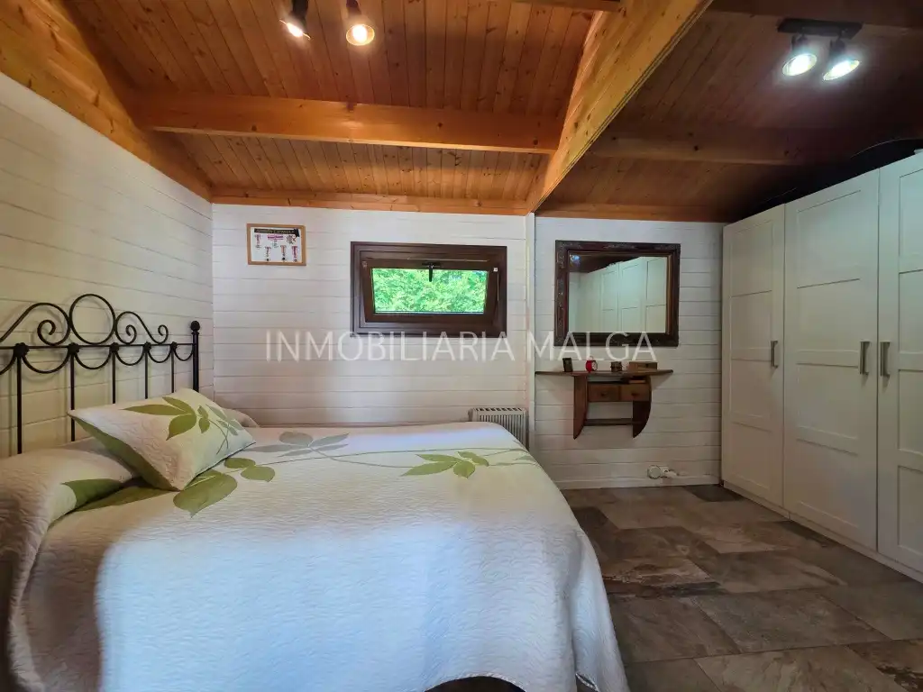 Dormitori de Casa o xalet en venda en Colunga amb Calefacció, Jardí privat i Parquet