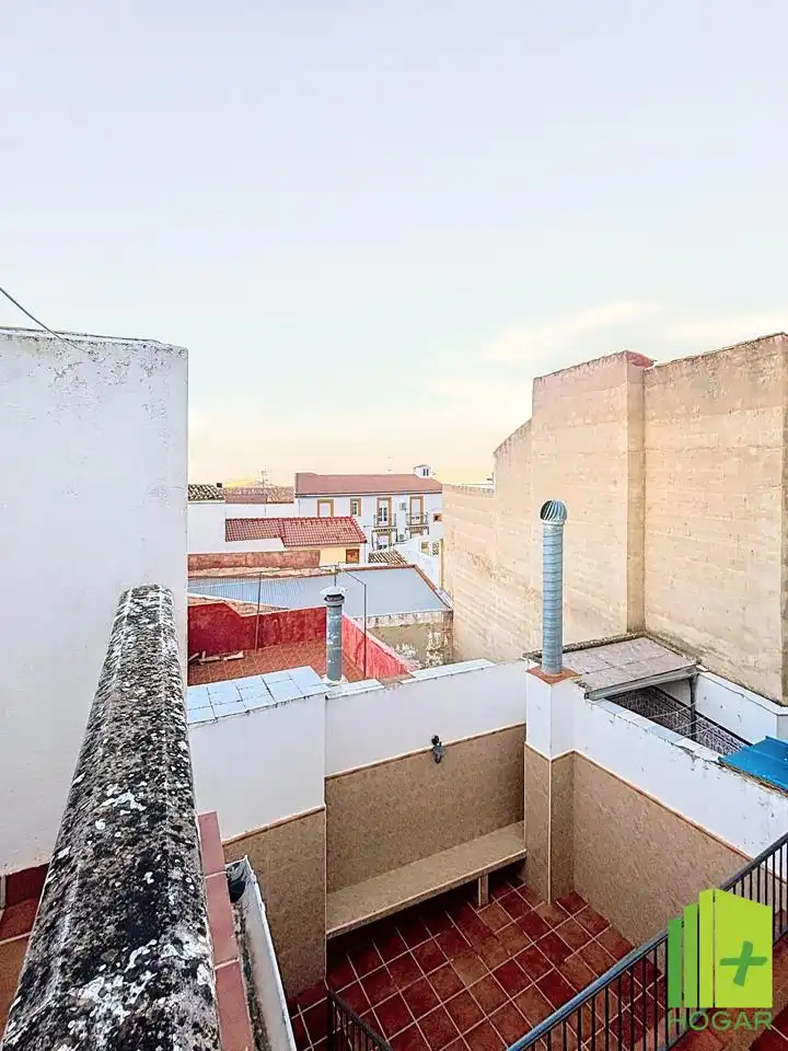Vista exterior de Casa adosada en venta en Jaén con Aire acondicionado, Terraza y Balcón