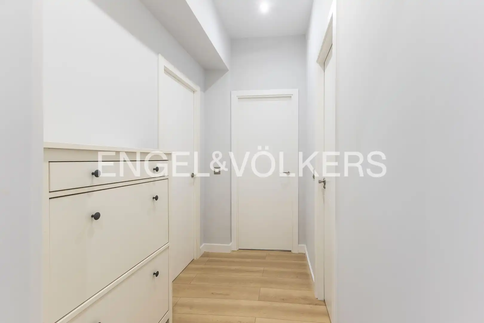 Ground floor for rent in Madrid  with Heating and Furnished