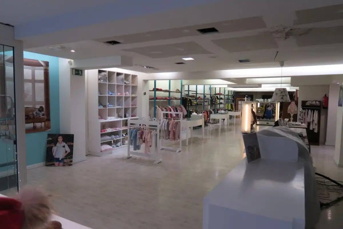 Local comercial en venda a Julia Minguillón, imagen 4