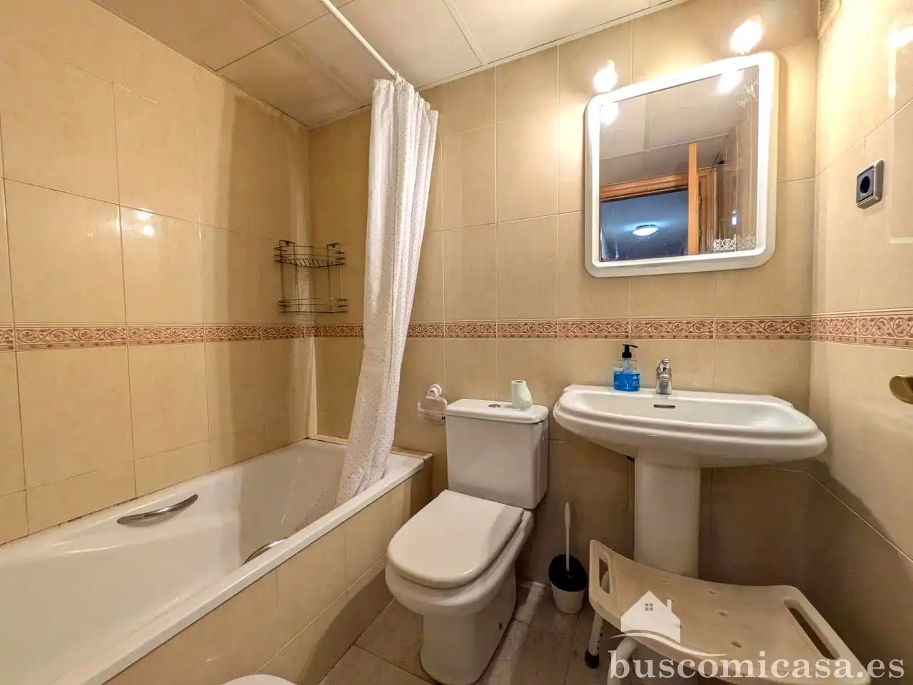 Bathroom of Flat for rent in Linares  with Air Conditioner, Parquet flooring and Furnished
