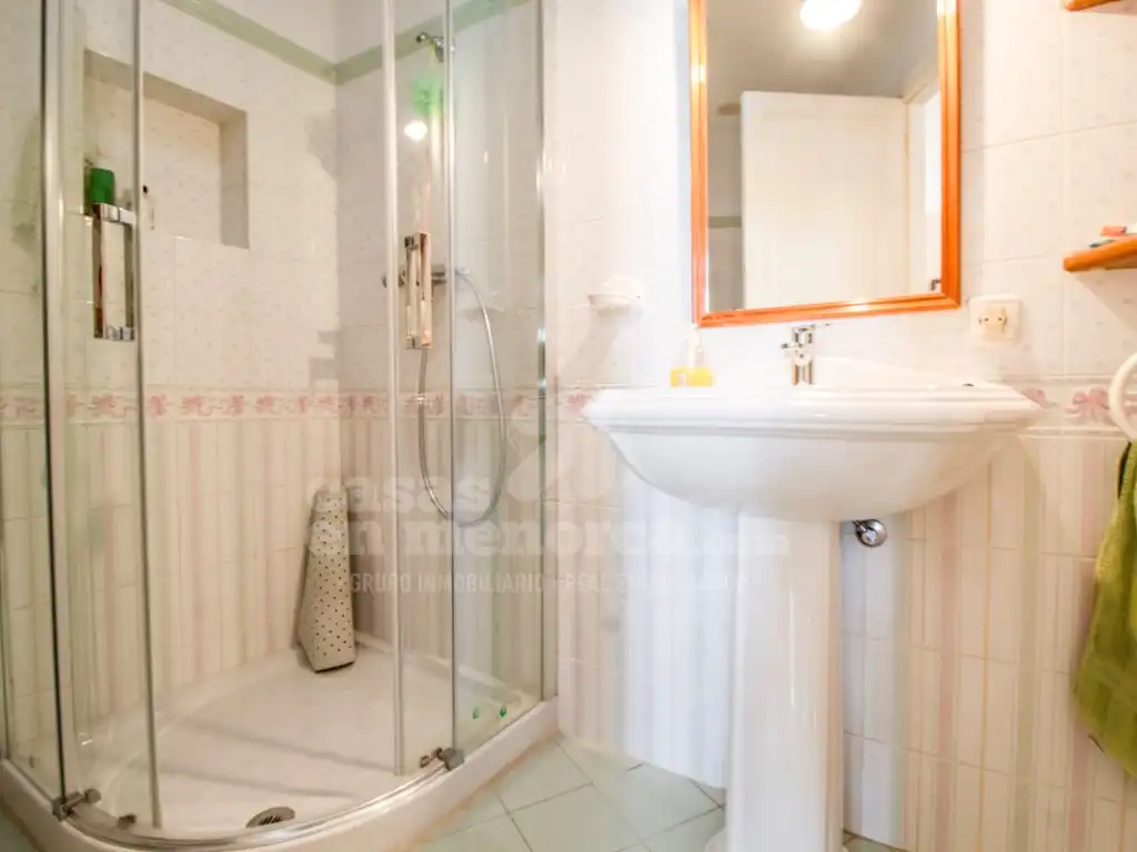 Bany de Casa o xalet en venda en Maó - Mahón amb Jardí privat, Terrassa i Piscina