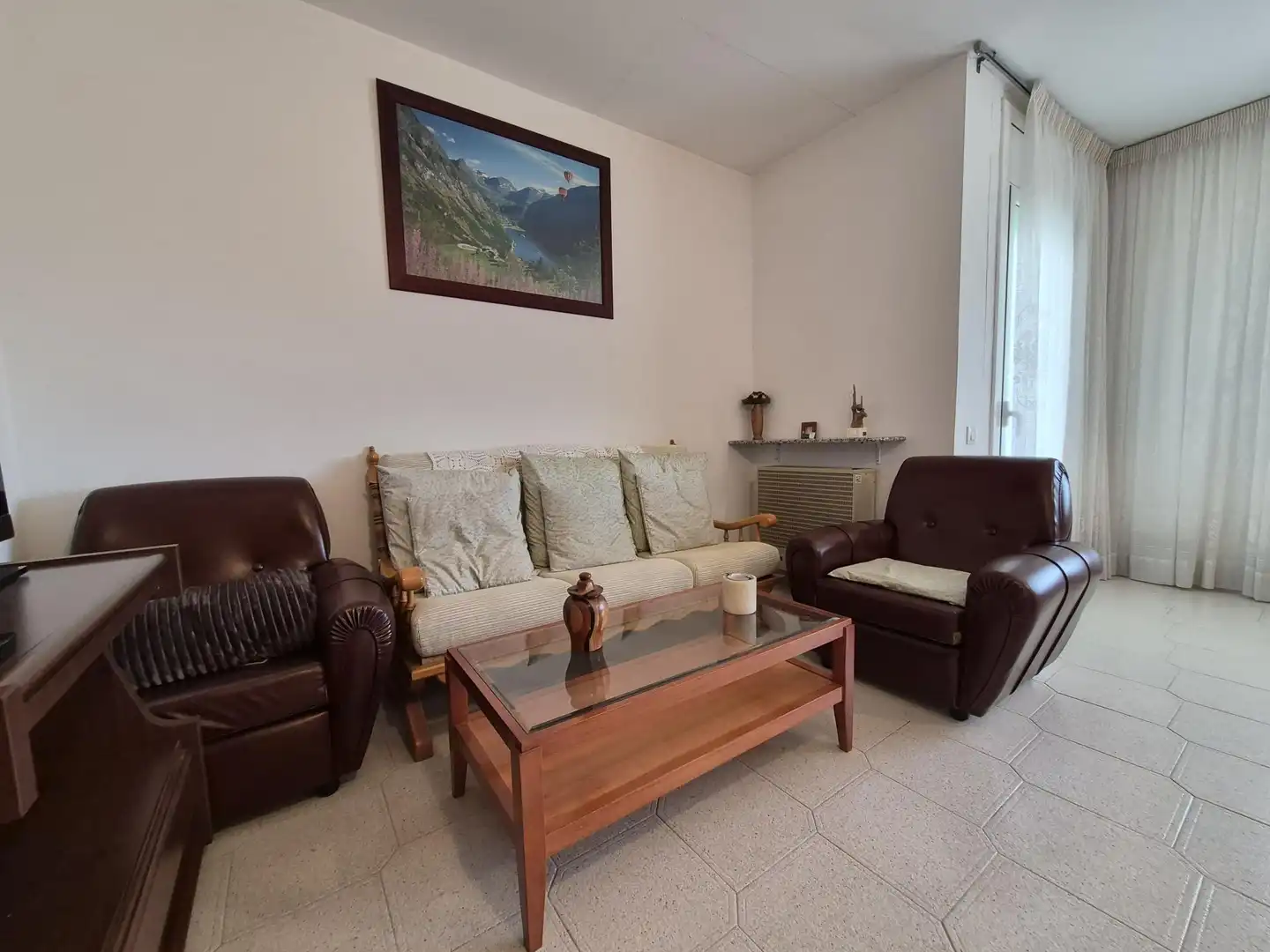 Sala de estar de Casa o chalet en venta en Lliçà d'Amunt con Calefacción y Jardín privado