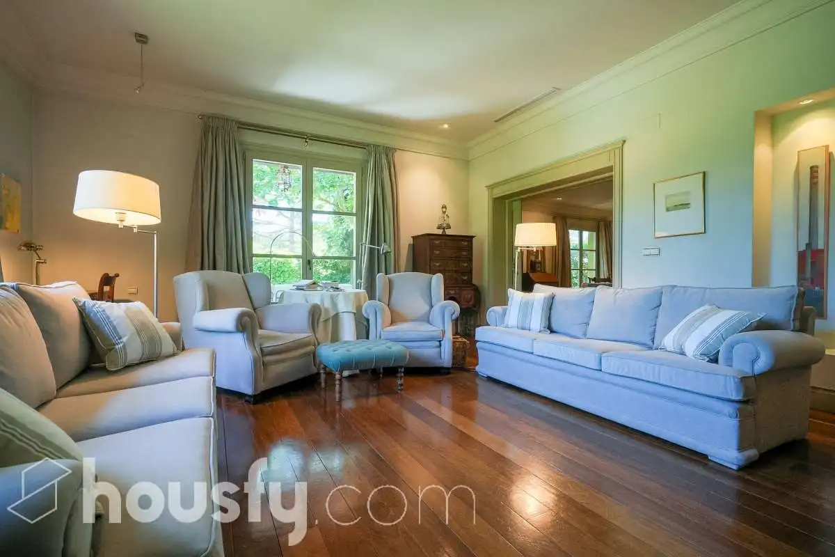 Living room of Houses for sale in Pozuelo de Alarcón  with Air Conditioner, Heating and Private garden