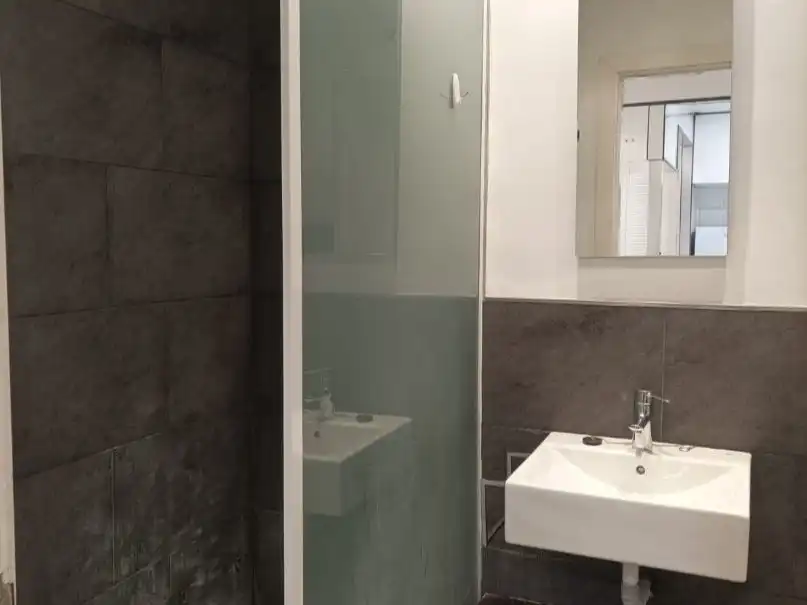 Bathroom of Flat for sale in  Madrid Capital  with Air Conditioner and Balcony
