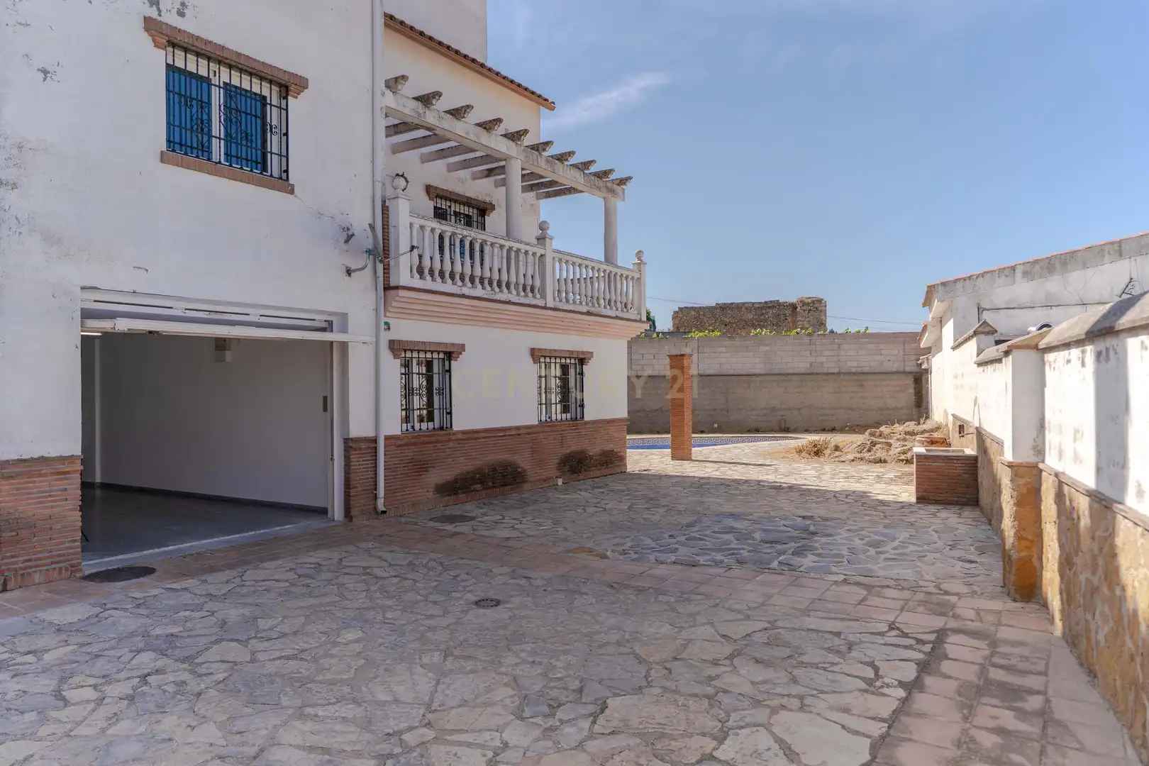 Vista exterior de Casa o xalet en venda en Alfacar amb Jardí privat i Piscina
