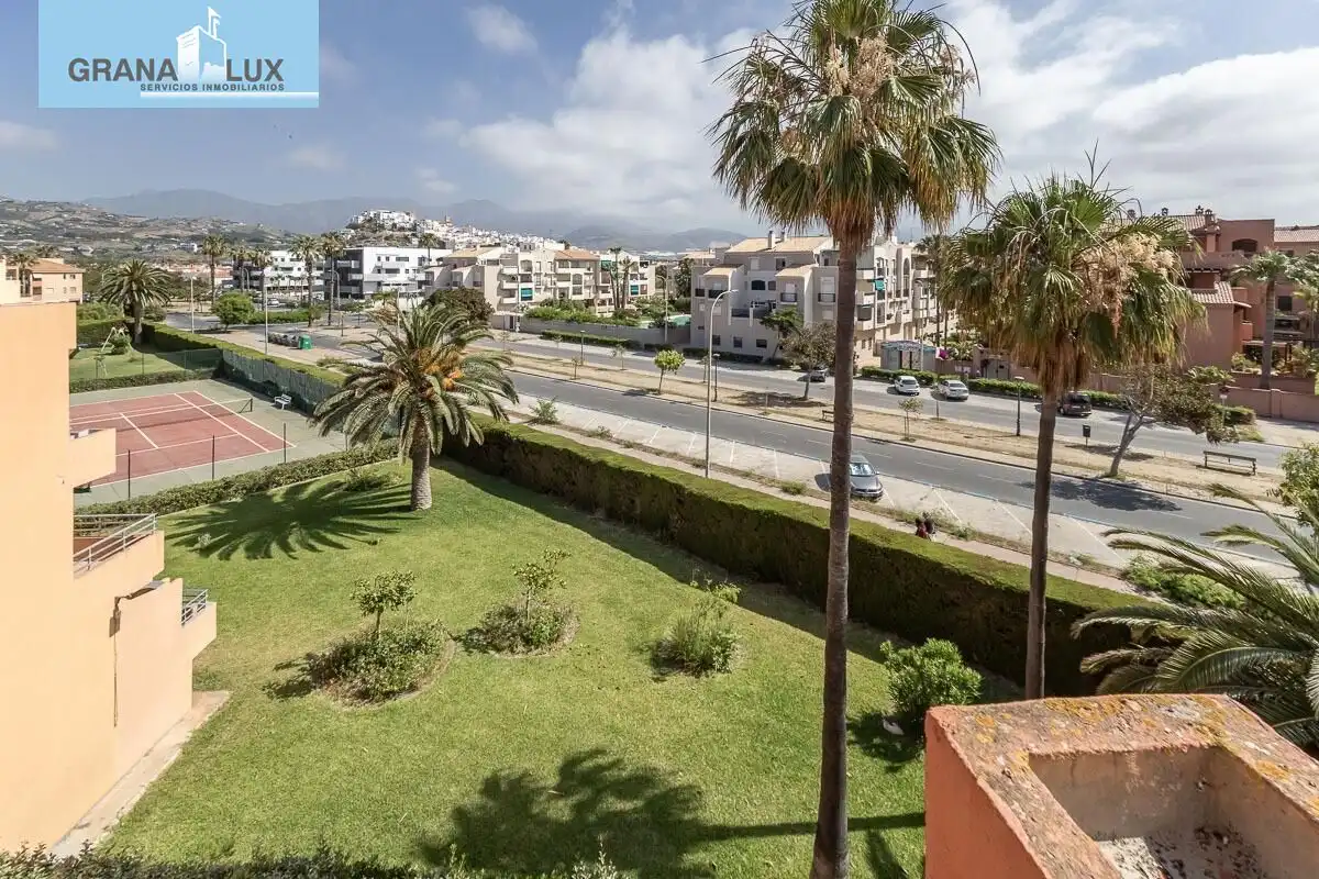 Vista exterior de Dúplex en venda en Salobreña amb Terrassa i Piscina comunitària