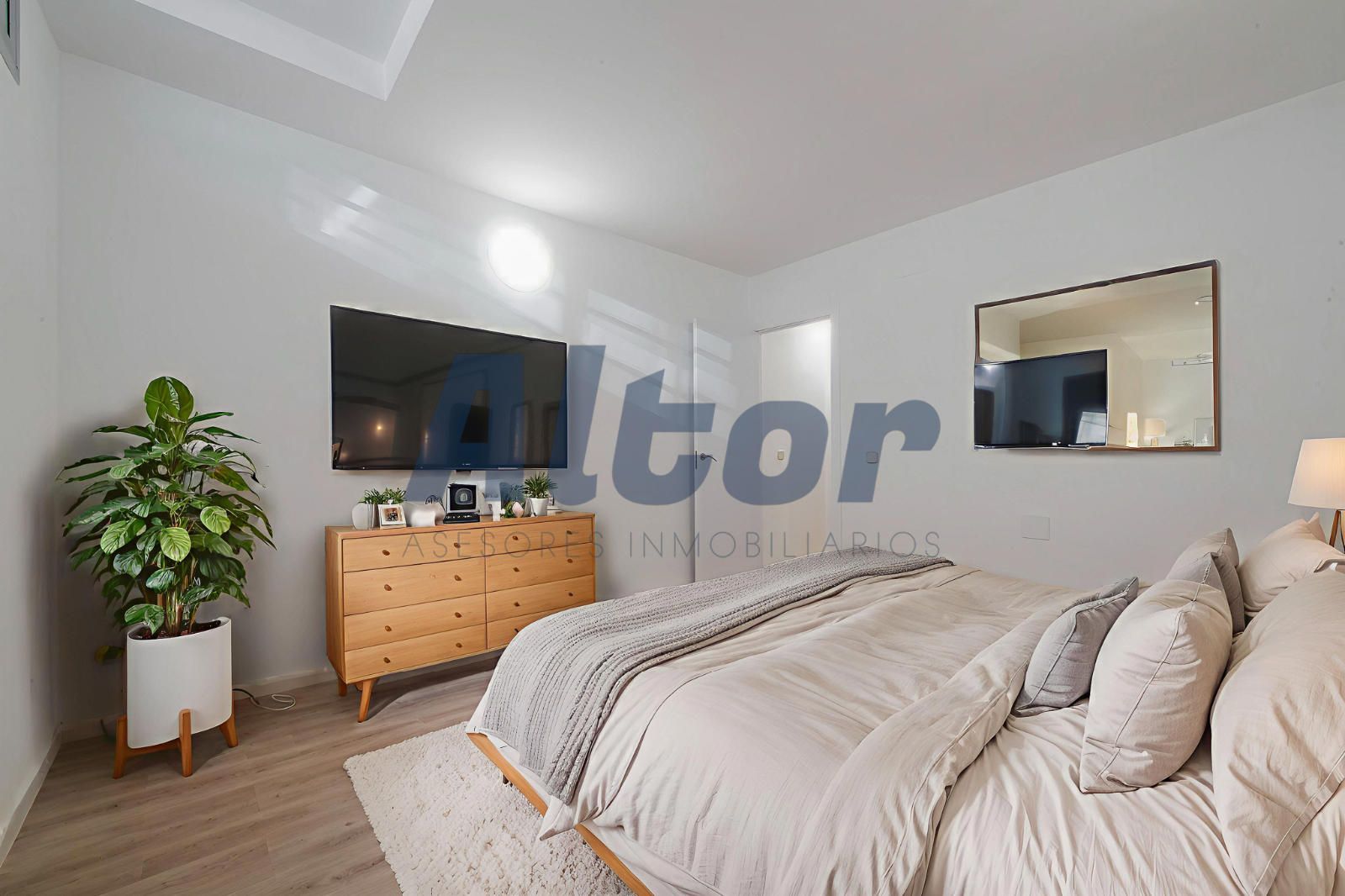 Bedroom of Flat for sale in  Madrid Capital