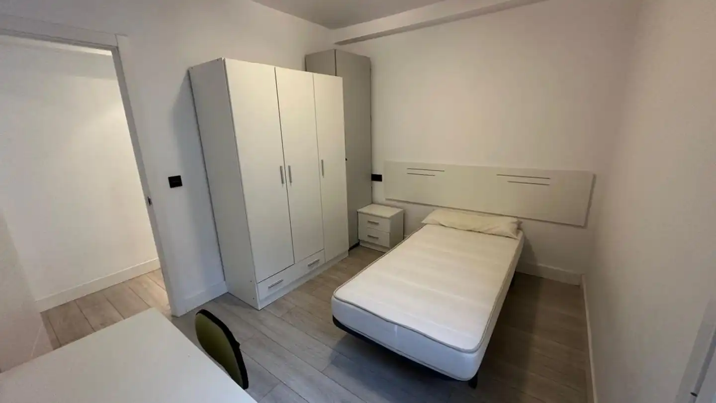 Schlafzimmer von Wohnung zum Verkauf in Vitoria - Gasteiz mit Heizung, Parkett und Möbliert