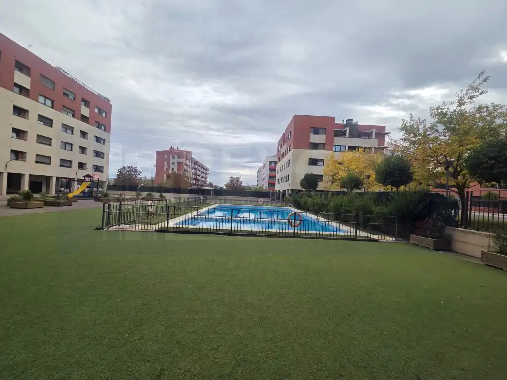 Piscina de Piso en venta en  Logroño