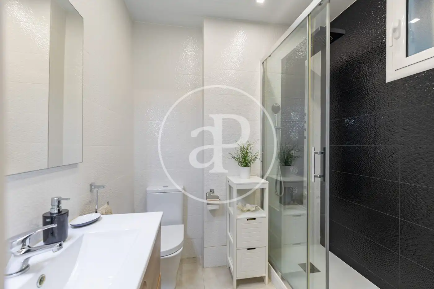Baño de Piso en venta en Barcelona con Calefacción y Terraza