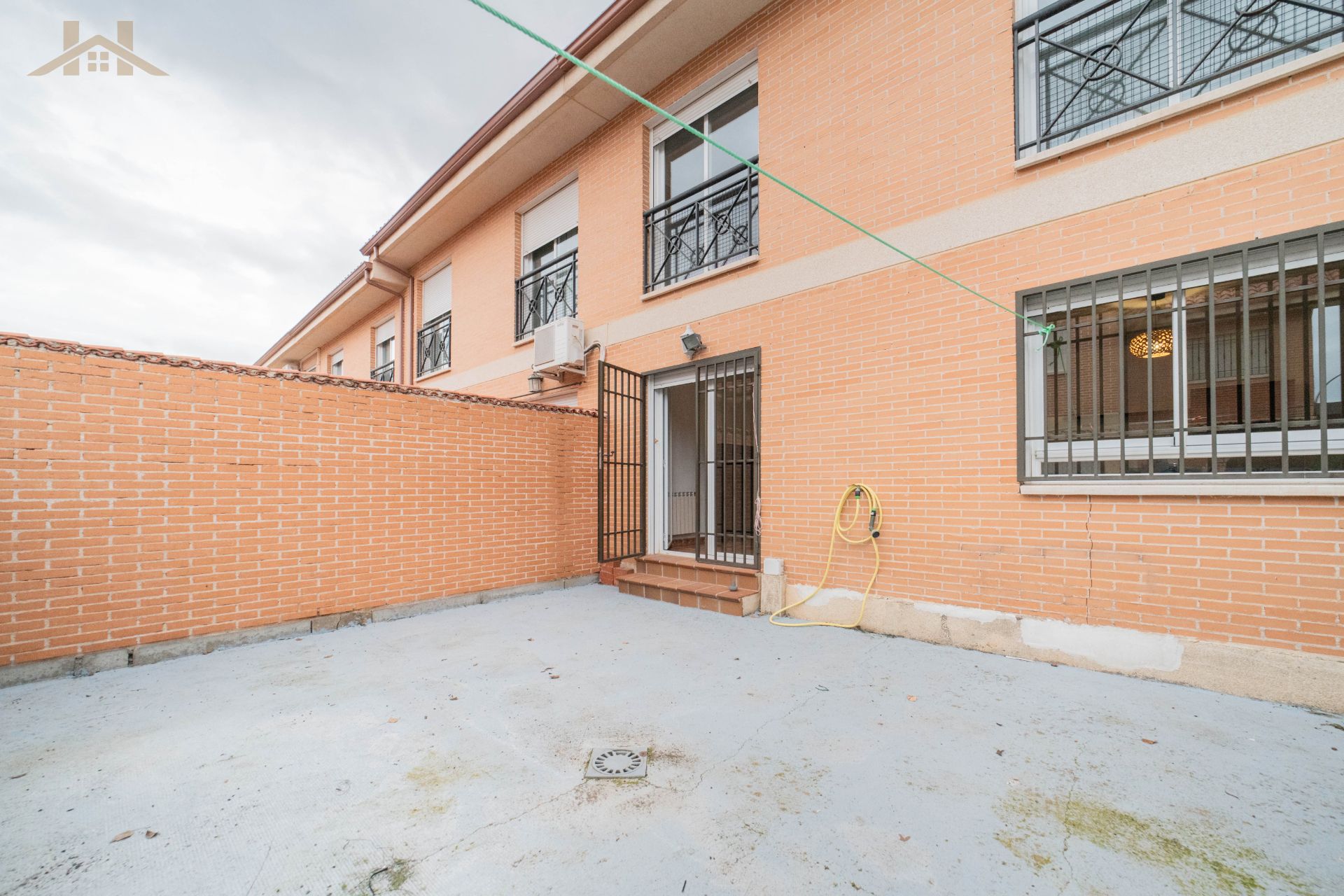 Vista exterior de Casa adosada en venda en Chueca