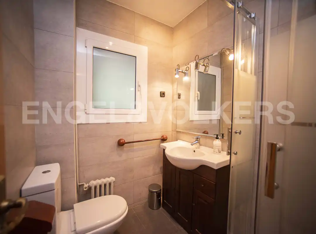Bathroom of Flat for rent in Barcelona  with Air Conditioner, Heating and Parquet flooring