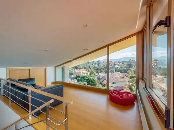Sala de estar de Casa o chalet en venta en Vigo  con Aire acondicionado, Calefacción y Jardín privado