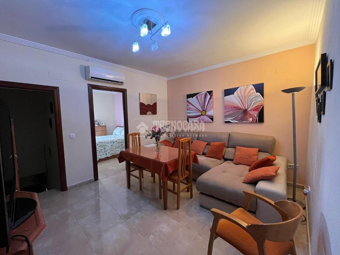 Living room of House or chalet for sale in  Sevilla Capital  with Air Conditioner and Balcony