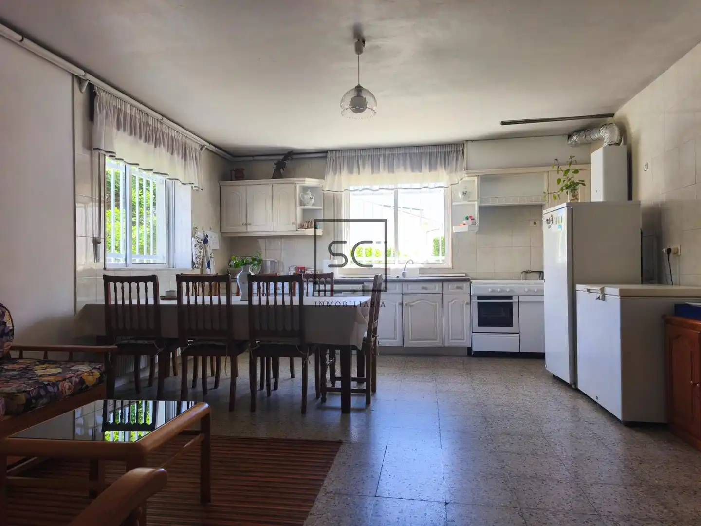Cuina de Casa o xalet en venda en Narón amb Calefacció i Jardí privat