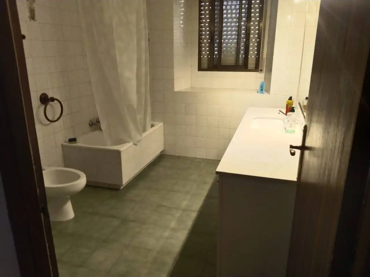 Baño de Casa adosada en venta en Susinos del Páramo con Calefacción, Terraza y Amueblado