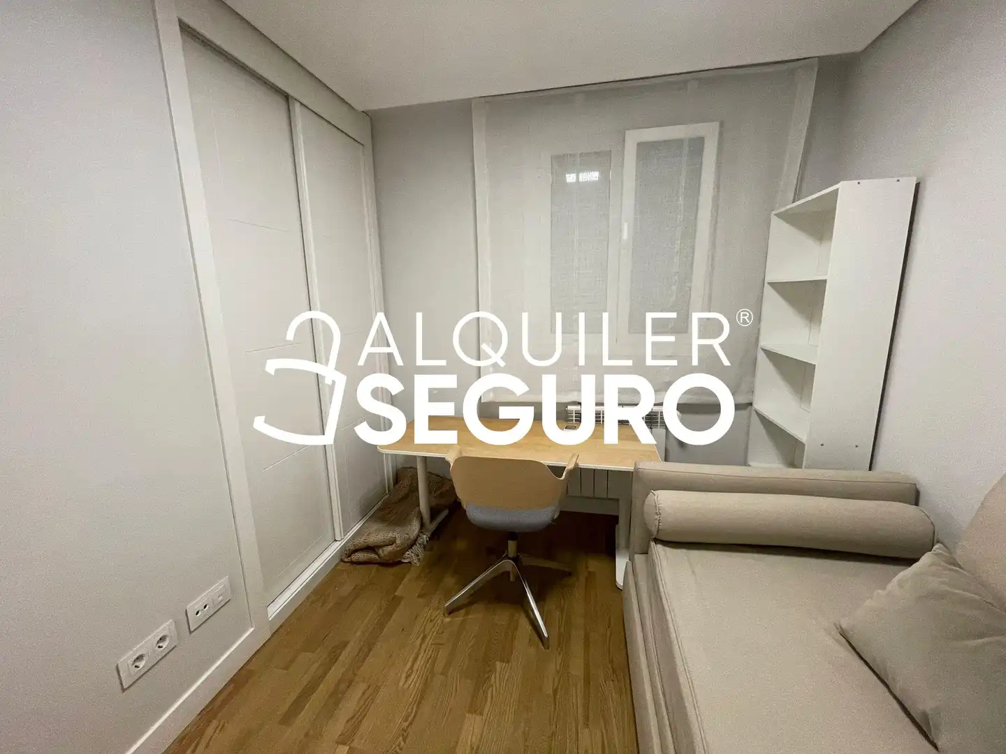 Dormitori de Pis de lloguer en Madrid amb Aire condicionat, Calefacció i Traster