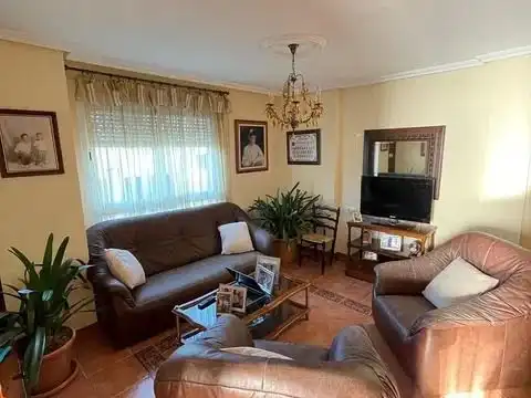 Sala d'estar de Casa o xalet en venda en Linares amb Terrassa i Balcó