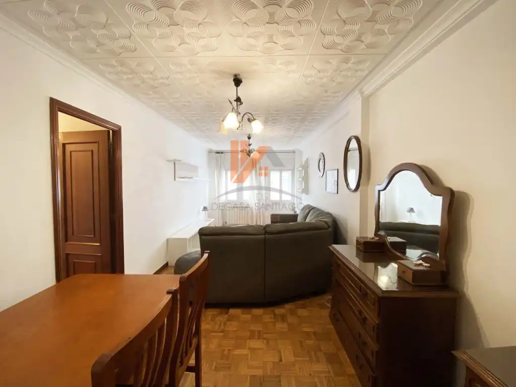 Sala d'estar de Pis de lloguer en Santiago de Compostela  amb Moblat i Forn