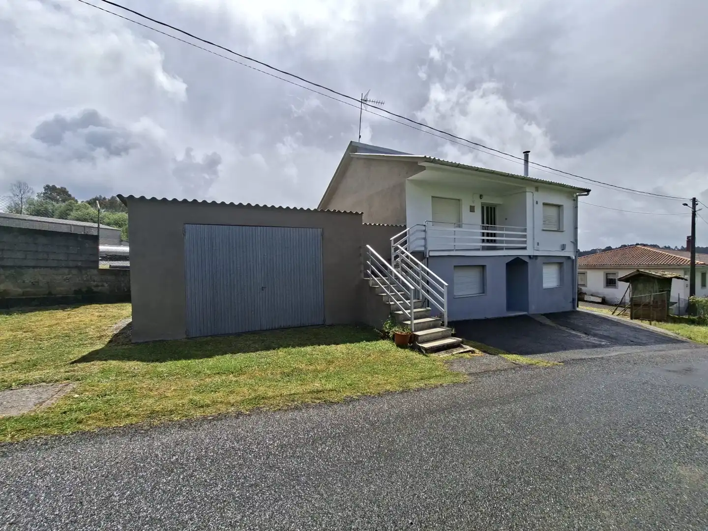 Vista exterior de Casa o xalet en venda en Boimorto amb Jardí privat, Moblat i Balcó
