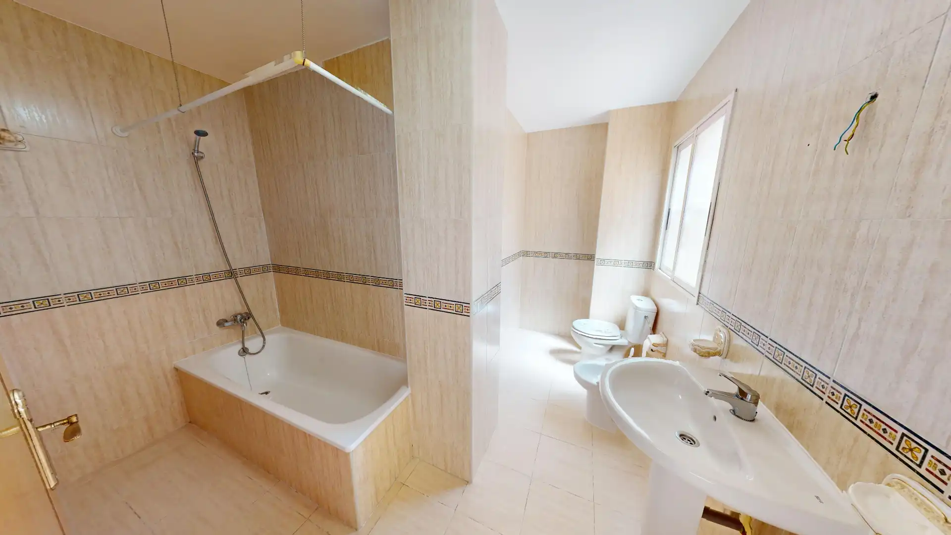 Bathroom of Flat for sale in Alicante / Alacant  with Storage room, Oven and Balcony