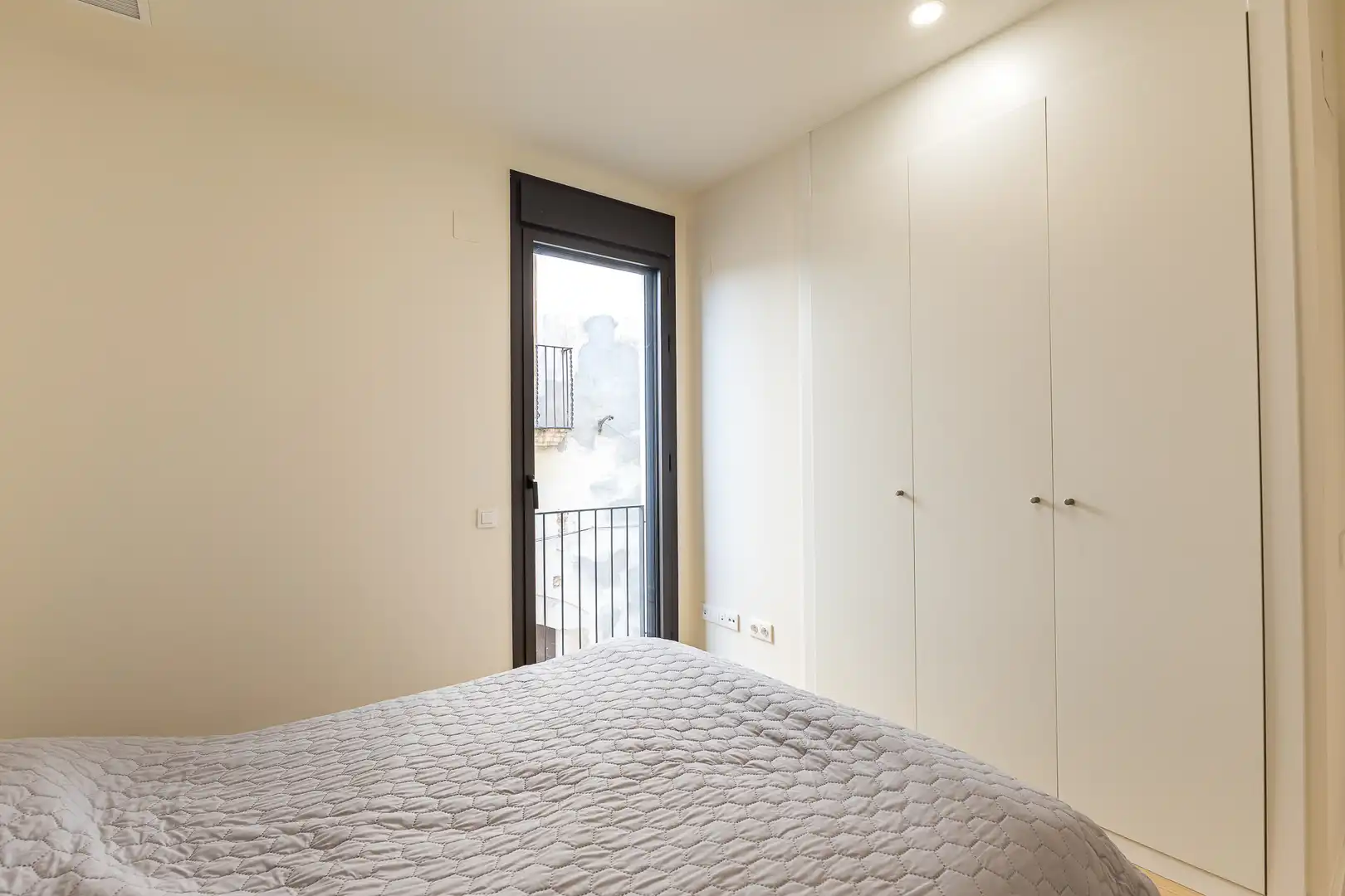 Bedroom of Apartments for sale in Vilanova i la Geltrú  with Air Conditioner, Heating and Storage room