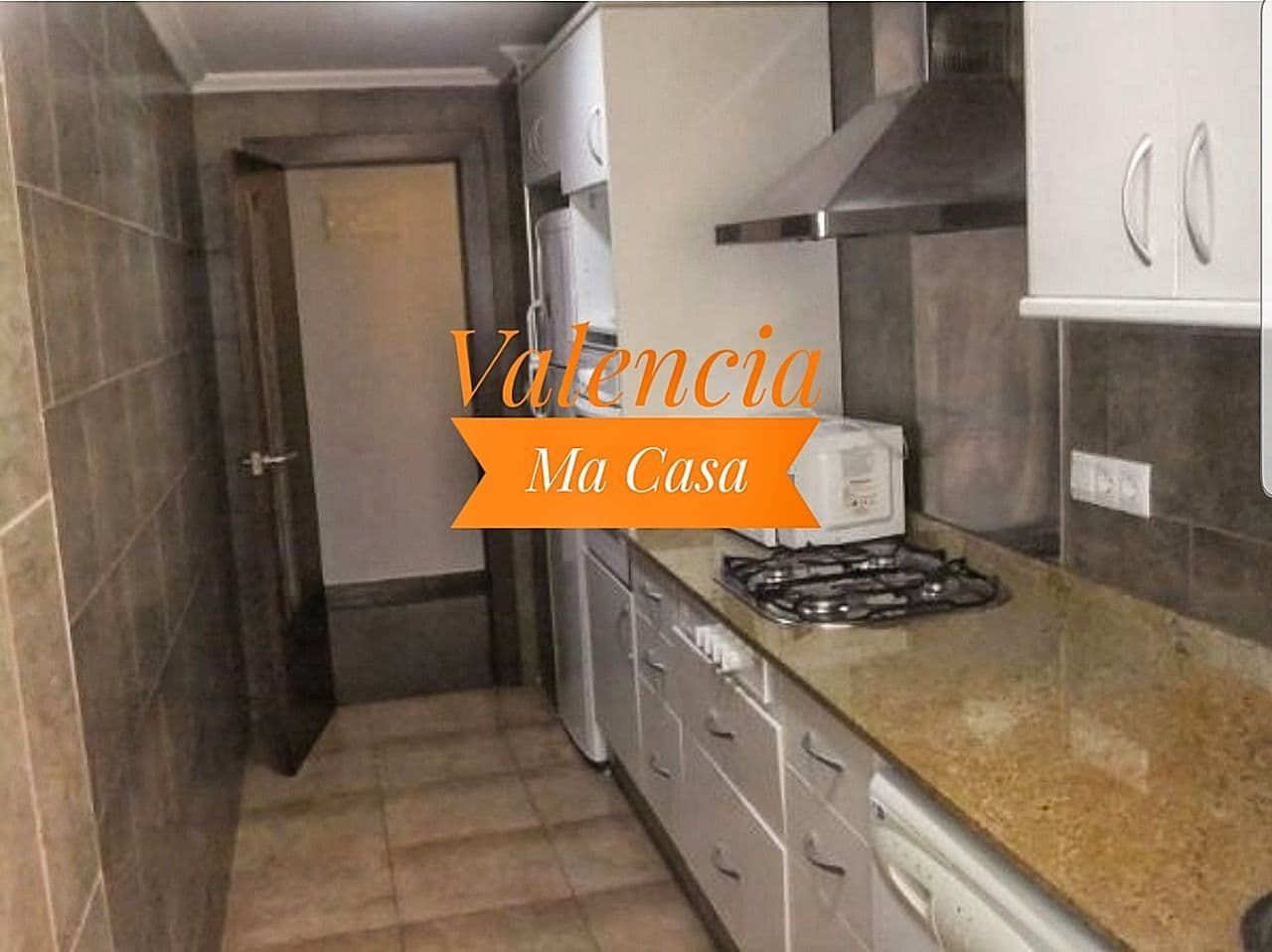 Kitchen of Flat to rent in  Valencia Capital  with Air Conditioner, Heating and Terrace