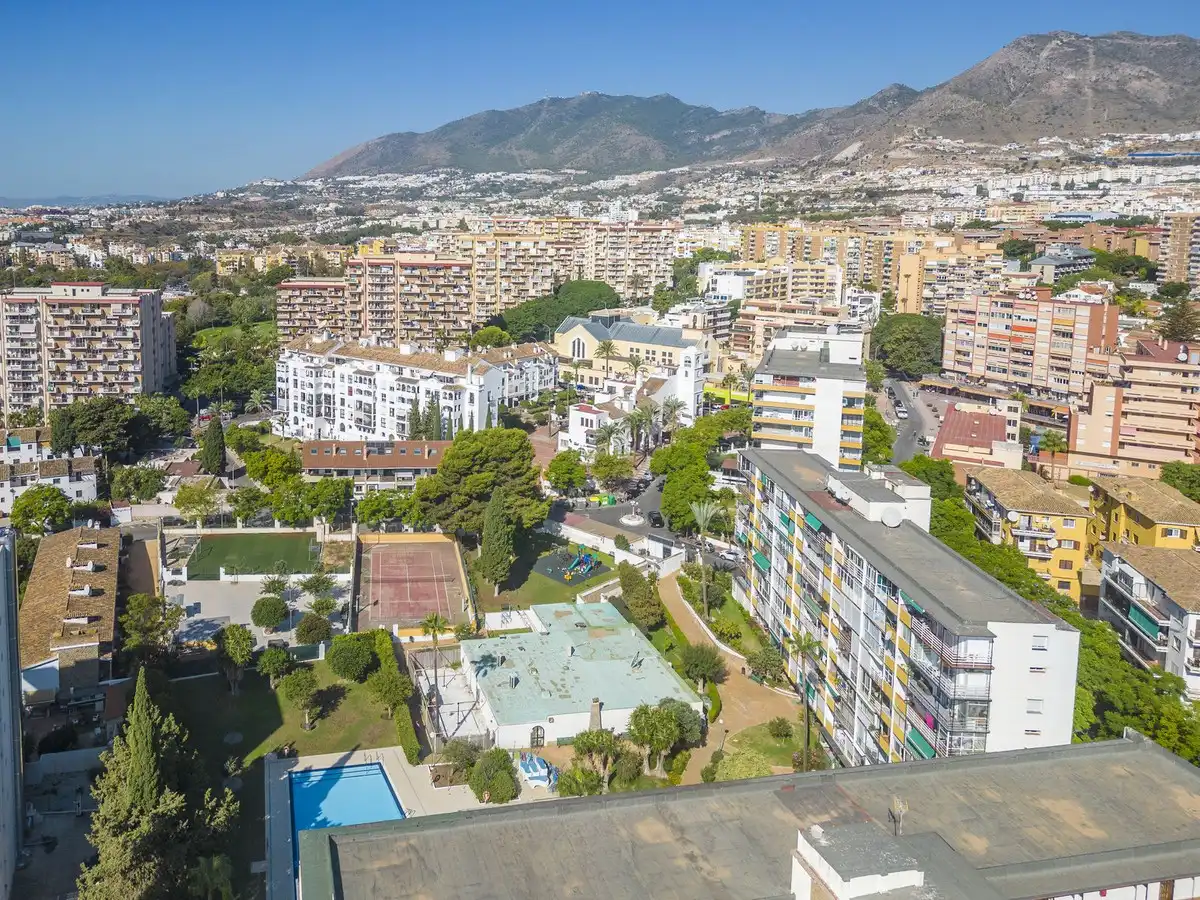 Vista exterior de Apartamento de alquiler en Benalmádena con Aire acondicionado y Piscina comunitaria