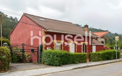 Vista exterior de Casa o xalet en venda en Carreño amb Terrassa