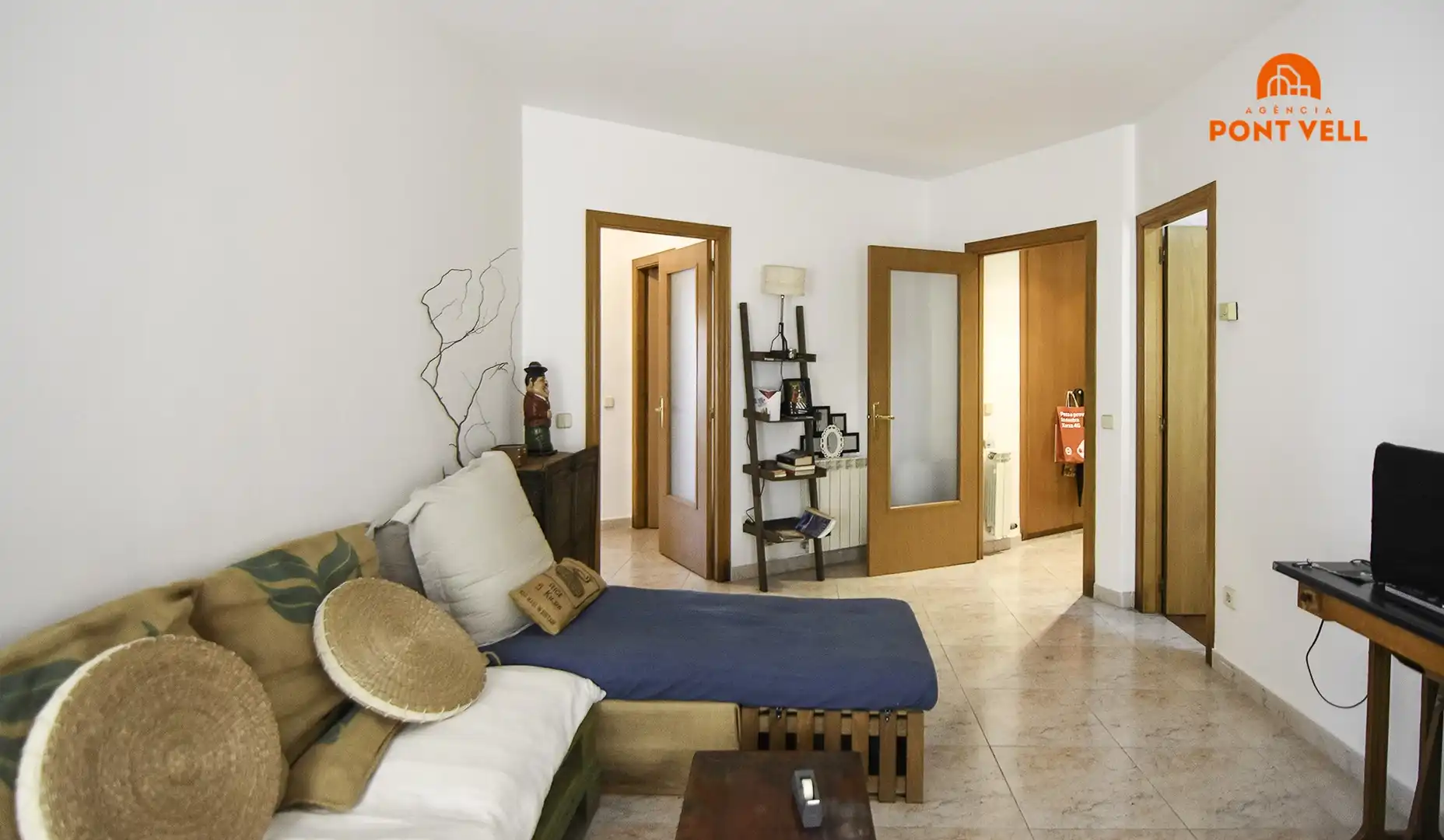 Sala d'estar de Pis en venda en La Bisbal d'Empordà amb Terrassa i Traster