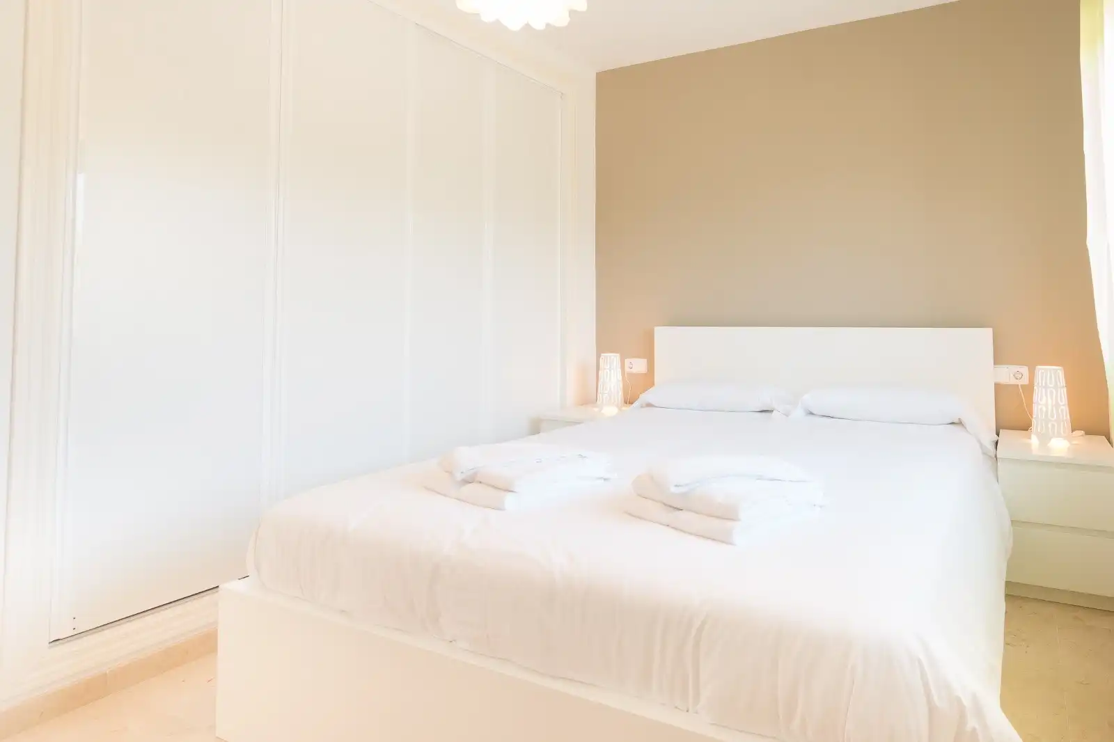 Habitación de Apartamento en venta en Manilva con Aire acondicionado, Terraza y Piscina