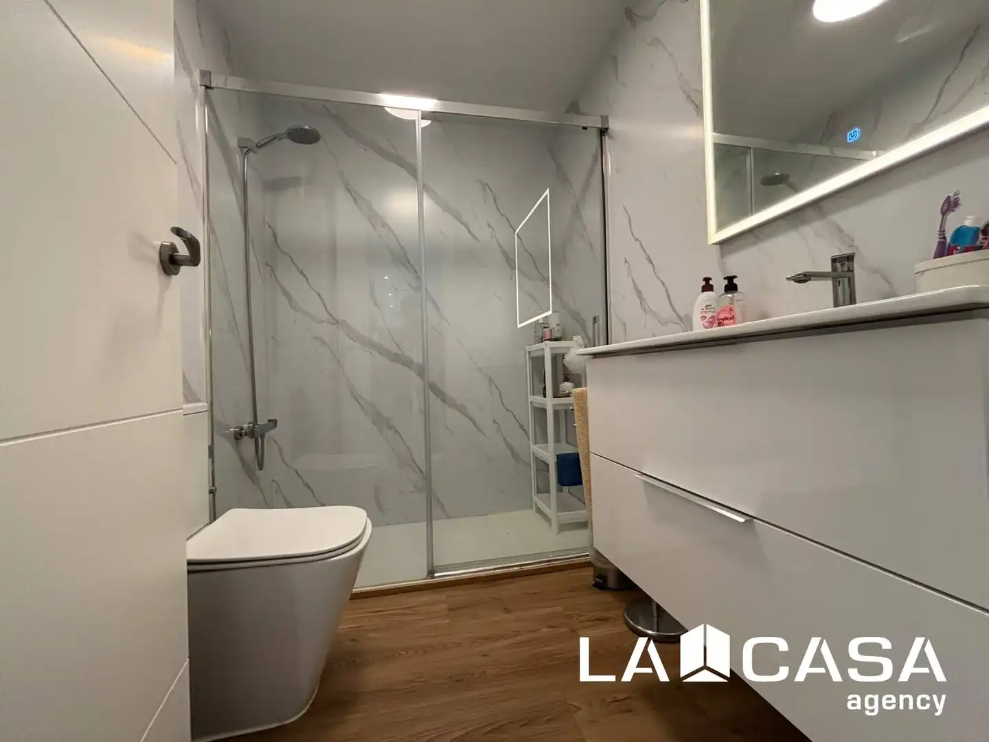 Baño de Piso en venta en Dos Hermanas con Terraza y Piscina