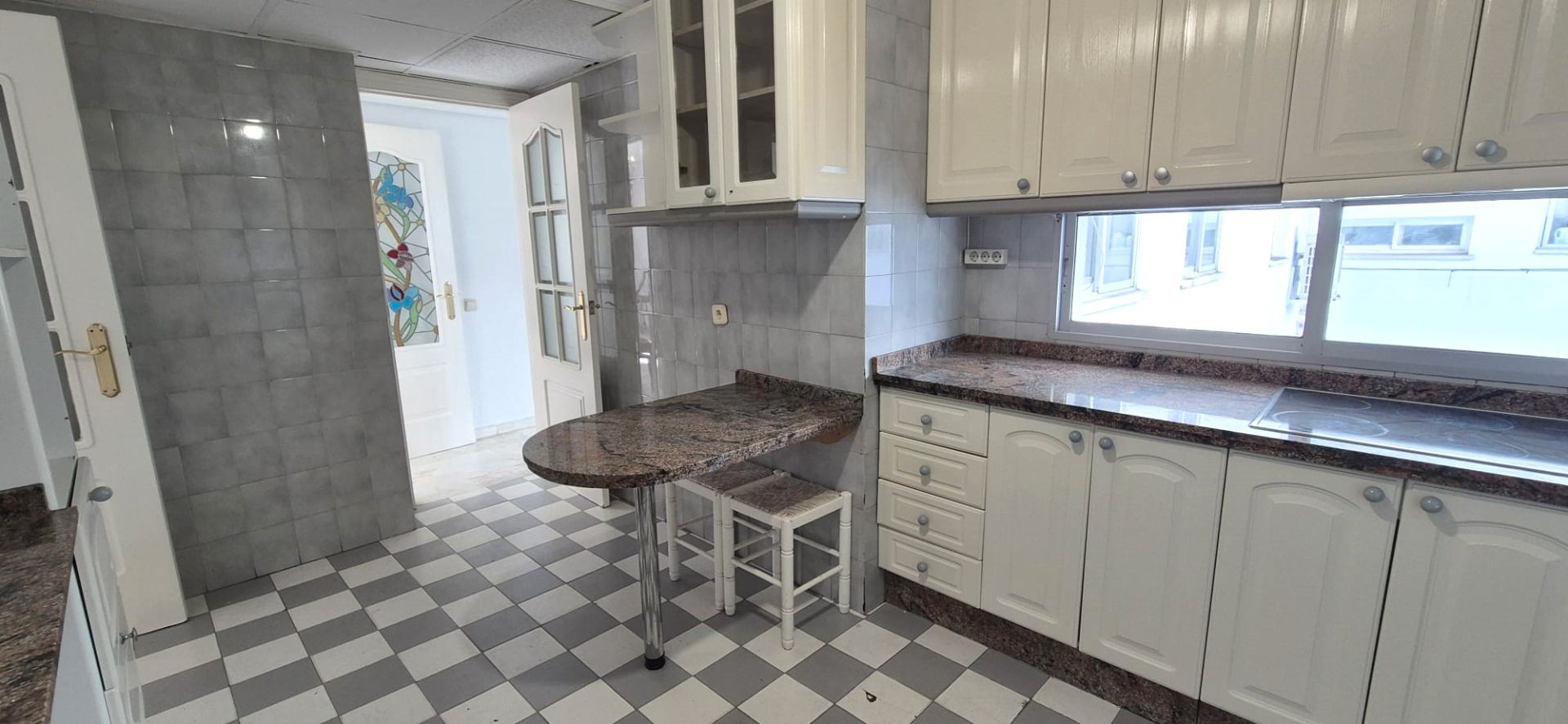 Piso en venta en Avenida del Perú, Valdepasillas - La Paz - Huerta Rosales