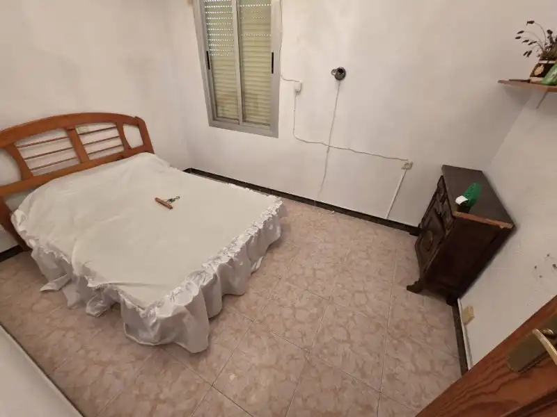 Wohnung zum Verkauf in Plasencia mit Klimaanlage, Privatgarten und Terrasse