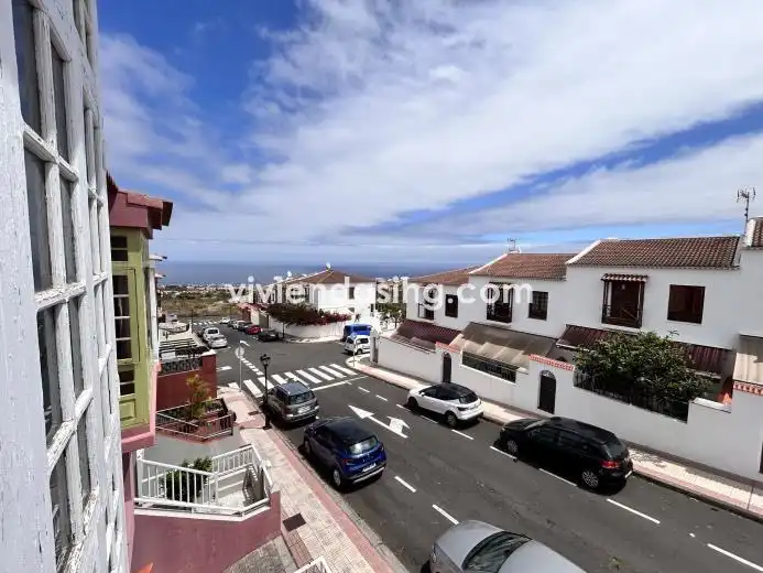 Außenansicht von Einfamilien-Reihenhaus zum Verkauf in La Orotava mit Terrasse und Balkon