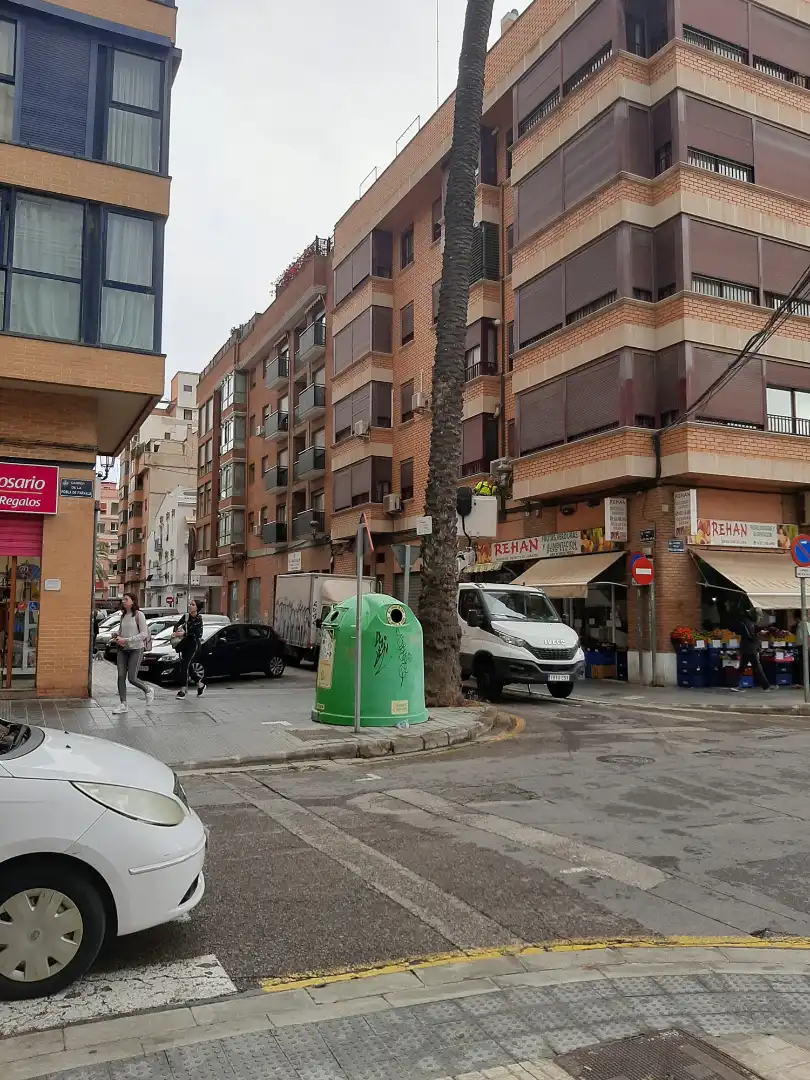 Vista exterior de Piso de alquiler en Valencia con Amueblado, Horno y Lavadora
