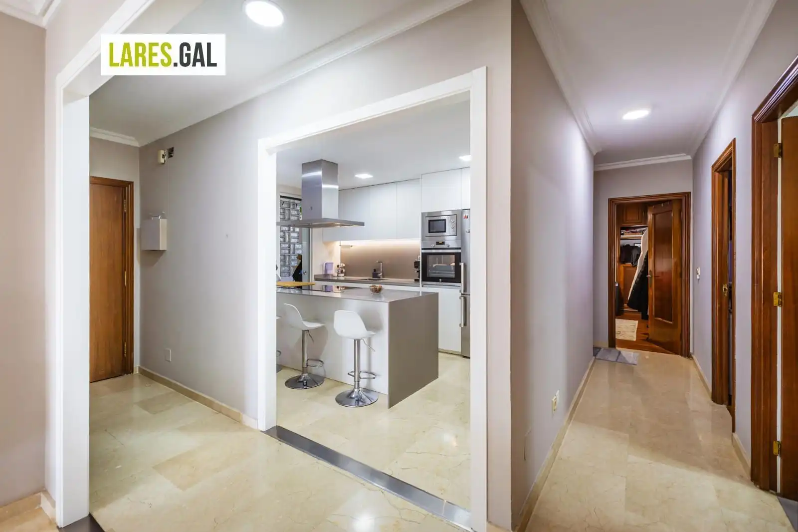 Cocina de Piso en venta en Cangas  con Calefacción, Parquet y Terraza