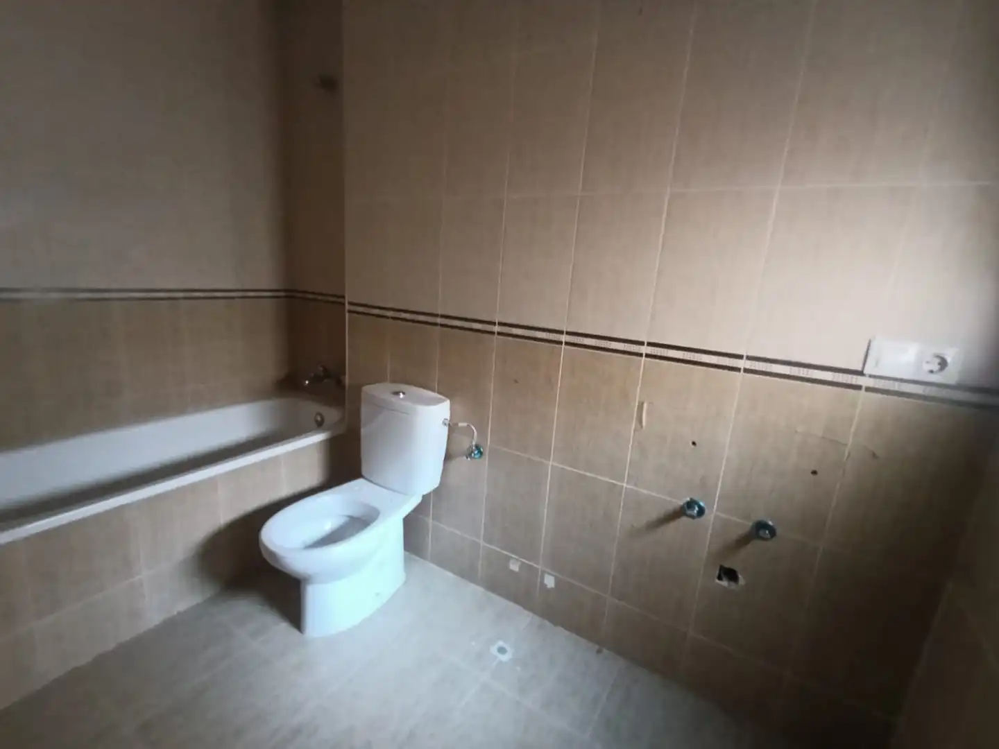 Baño de Casa adosada en venta en Socuéllamos con Jardín privado y Trastero