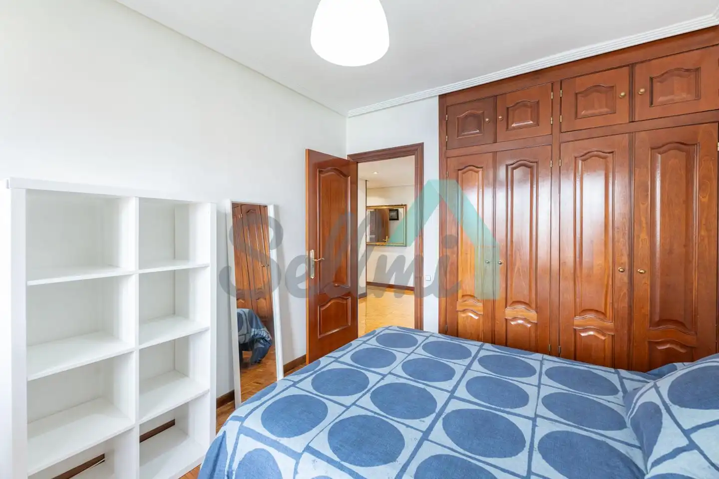 Dormitori de Pis per a compartir en Oviedo  amb Calefacció, Parquet i Terrassa