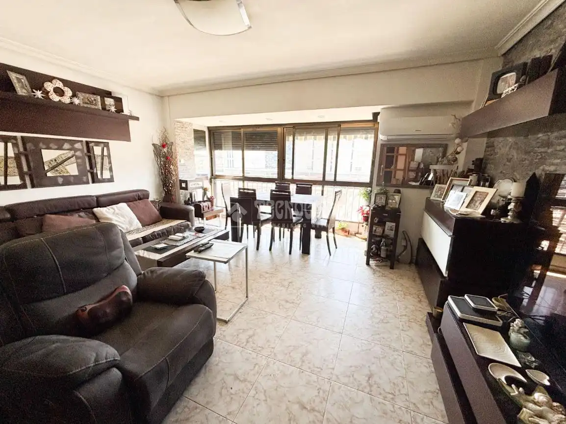 Sala d'estar de Pis en venda en Valencia amb Aire condicionat