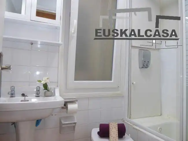 Bathroom of Flat for sale in Bilbao   with Heating