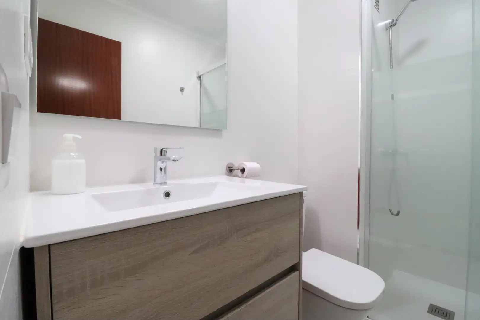 Badezimmer von Erdgeschoss zum Verkauf in Sabadell mit Klimaanlage, Heizung und Terrasse