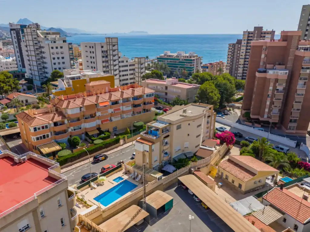 Vista exterior de Ático en venta en El Campello con Aire acondicionado, Terraza y Amueblado