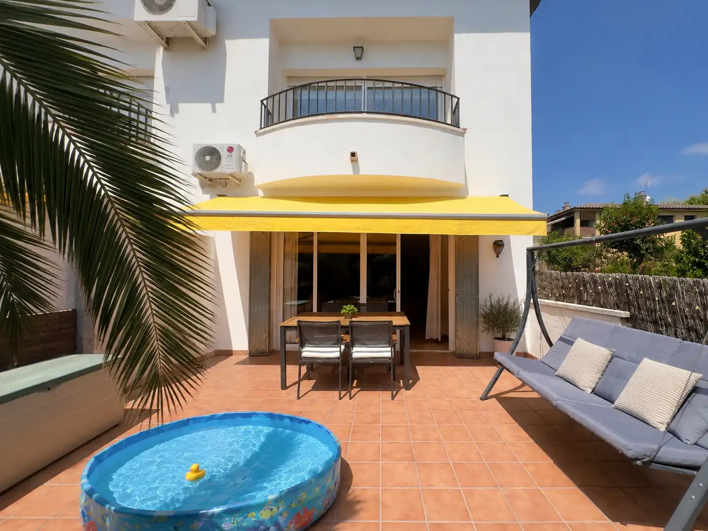 Terraza de Casa adosada en venta en Sant Cugat del Vallès con Aire acondicionado, Calefacción y Jardín privado