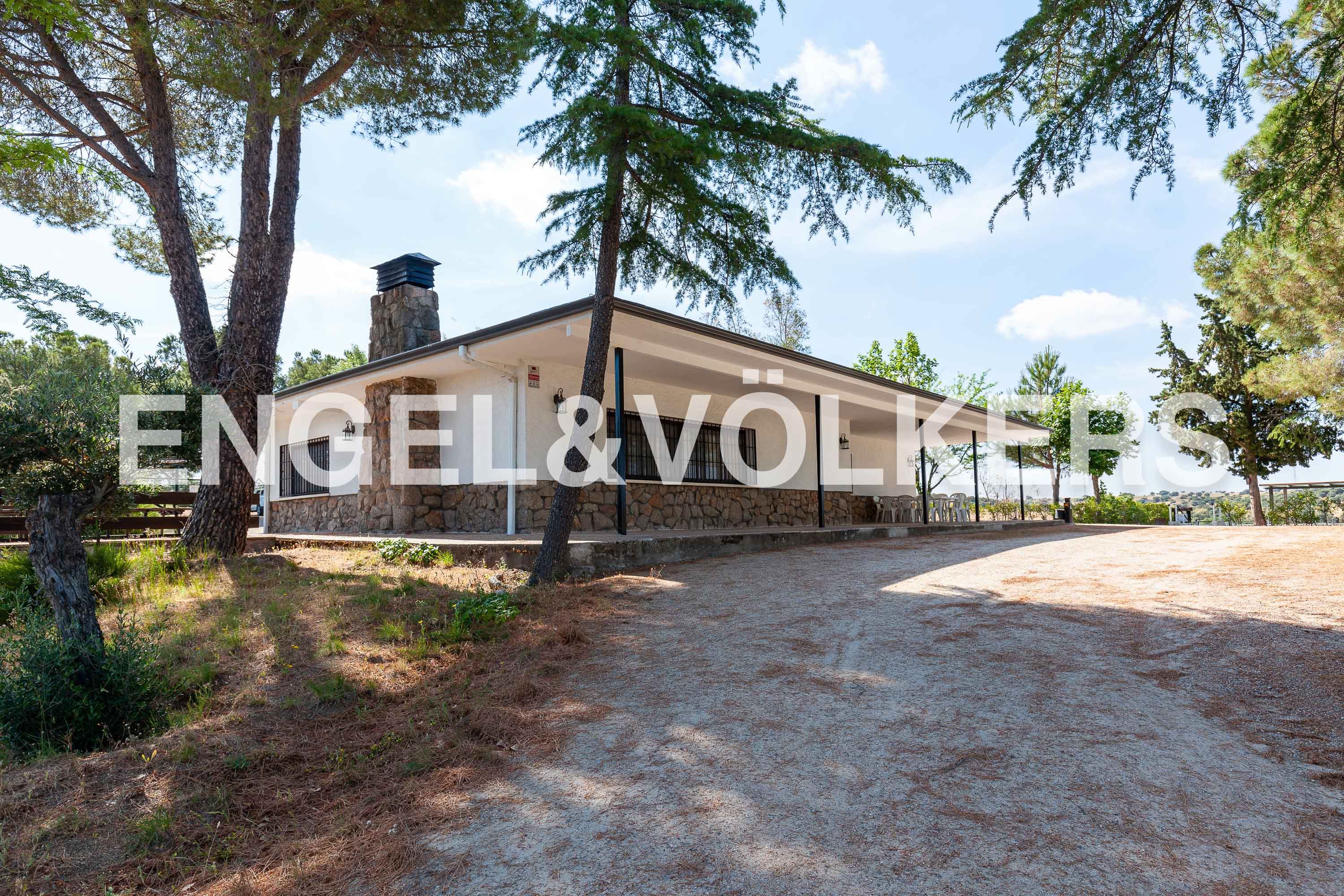 Country house zum verkauf in Villamanta mit Klimaanlage, Heizung und Privatgarten