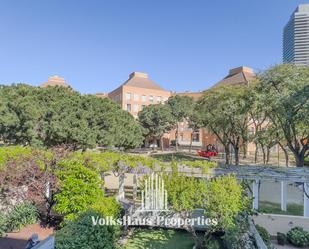 Exterior view of Flat for sale in  Barcelona Capital  with Air Conditioner, Terrace and Furnished