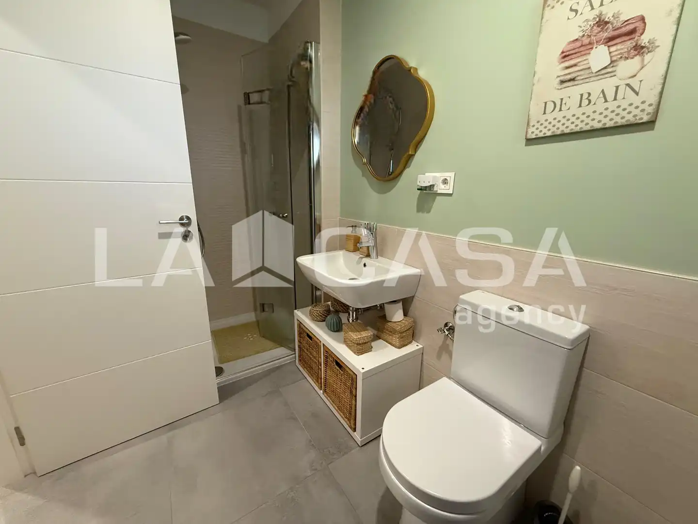 Baño de Casa adosada en venta en Dos Hermanas con Aire acondicionado y Piscina
