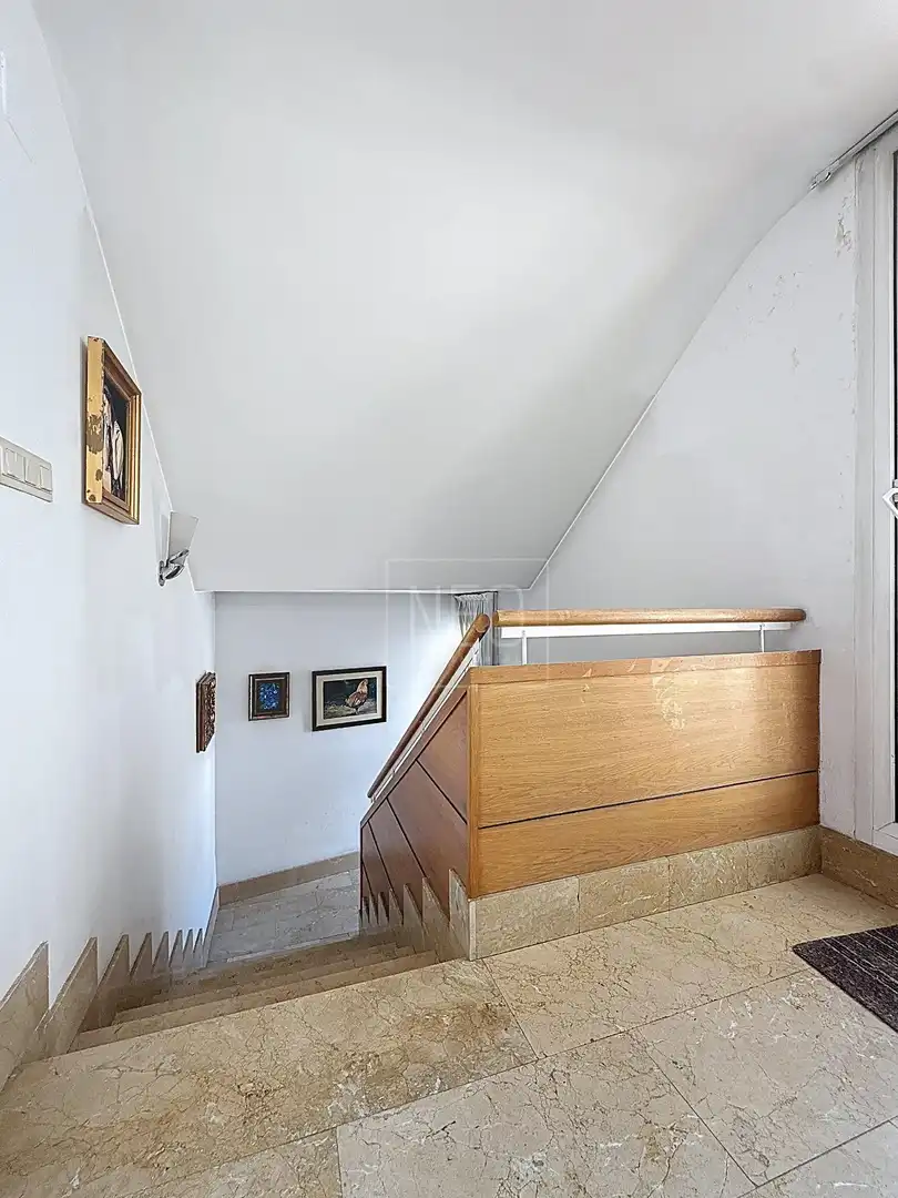 Einfamilien-Reihenhaus zum Verkauf in Granada mit Klimaanlage, Privatgarten und Terrasse